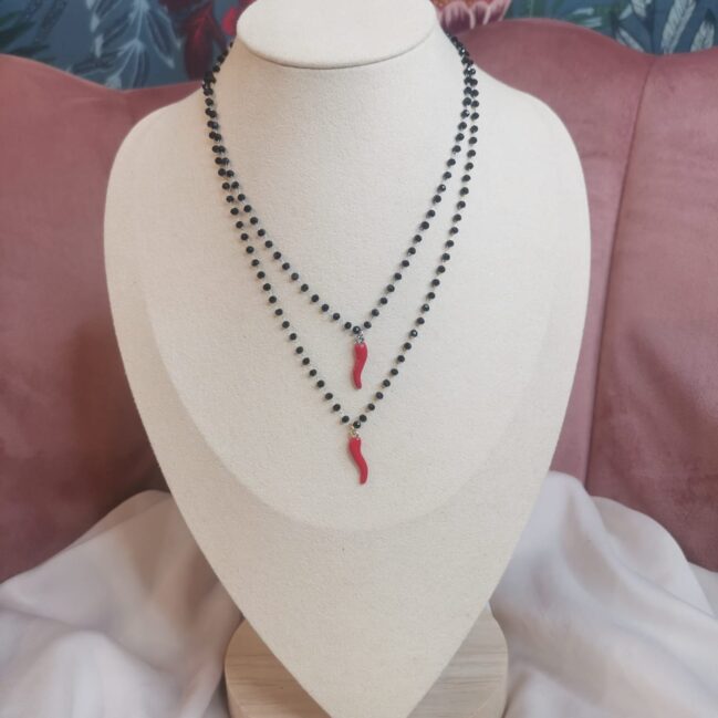 Collana con cornino e cristalli