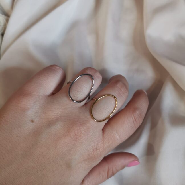 Anello ovale con buco