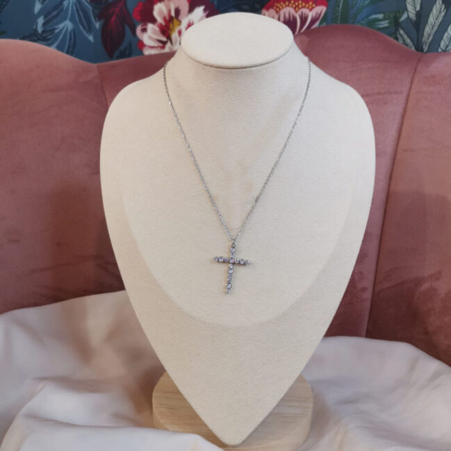 Collana con croce e strass tondi