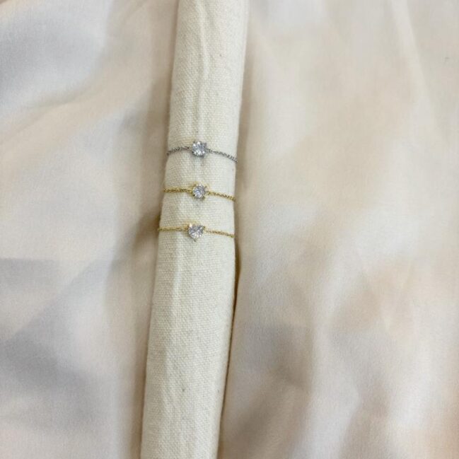 Anello con filo in catena e strass cuore