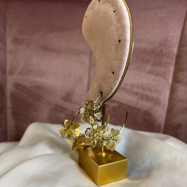 Orecchini cerchio con fiori