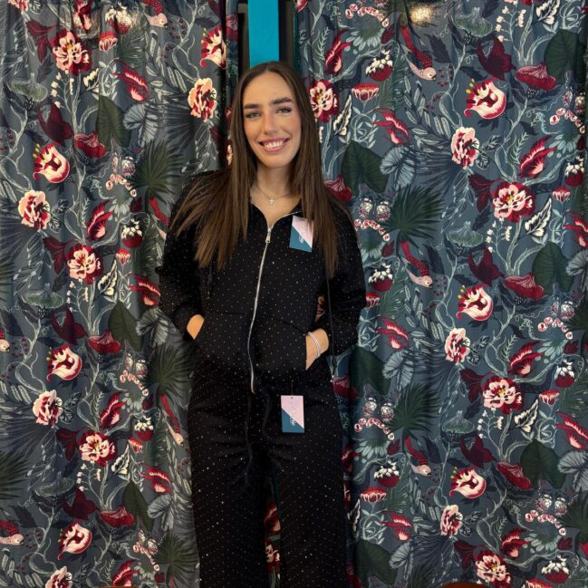 Felpa con cappuccio strass