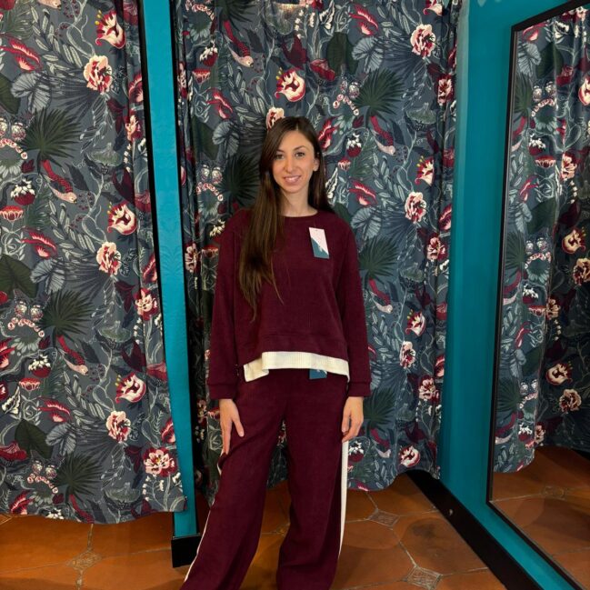 Felpa con zip laterali